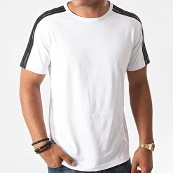 Meilleure vente 😍 Tee 👕 Shirt A Bandes Basic MMKS01850 Blanc de Antony Morato 🧨 -Antony Morato Soldes antony morato 227844 MMKS01850 1000 20200811T114914 03