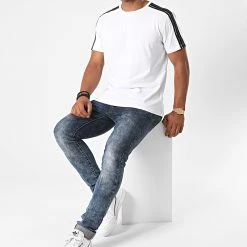 Meilleure vente 😍 Tee 👕 Shirt A Bandes Basic MMKS01850 Blanc de Antony Morato 🧨 -Antony Morato Soldes antony morato 227844 MMKS01850 1000 20200811T114916 04