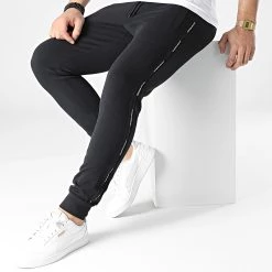 De gros 👏 Pantalon Jogging A Bandes MMFP00335 Noir de Antony Morato ✔️ -Antony Morato Soldes antony morato 304253 MMFP00335 9000 20220221T153022 01