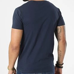 Promo 🥰 Tee 👕 Shirt Poche HPROT Bleu Marine de Le Temps Des Cerises ❤️ -Antony Morato Soldes le temps des cerises 311075 HPROTS0000000MC221 3288 20220331T151134 04