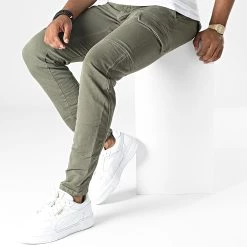 Le moins cher 🧨 Pantalon Cargo Koge Jogg Vert Kaki de Le Temps Des Cerises 👏 -Antony Morato Soldes le temps des cerises 327237 PHKOGE000WPIG221 9009 20220715T091522 03