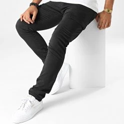 Nouveau 👍 Pantalon Cargo Army Jogg Andrew Noir de Le Temps Des Cerises ⭐ -Antony Morato Soldes le temps des cerises 330675 JHANDREW0WPIG 0007 20220804T161850 03