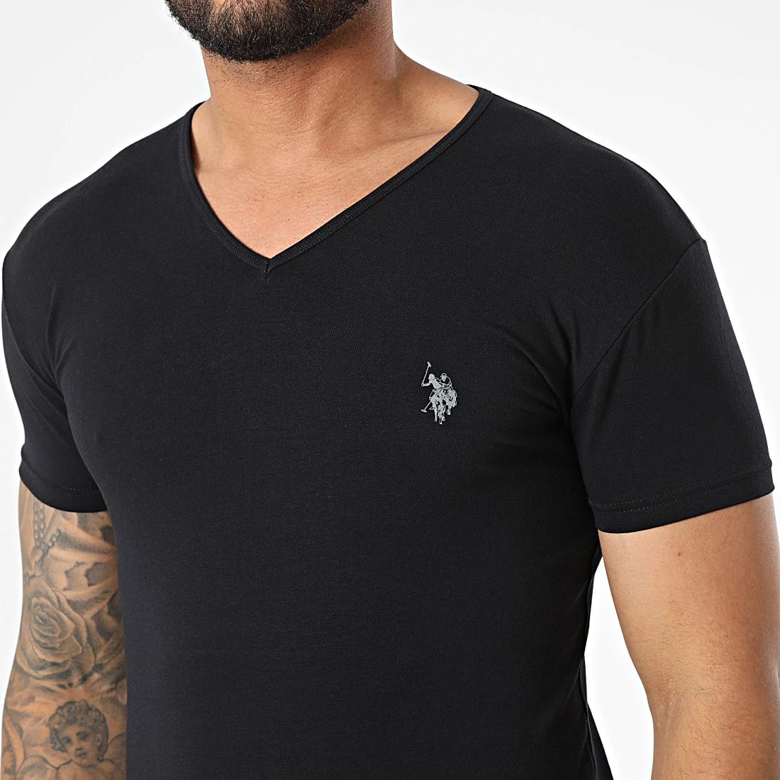 Remise ✔️ Tee 👚 Shirt Col V 64566 Noir de US Polo ASSN 😉 2 Remise ✔️ Tee 👚 Shirt Col V 64566 Noir de US Polo ASSN 😉 – Image 2